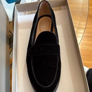 Franco Sarto Women's Elegant Black velvet Loafers Sz 7.5